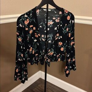 American Eagle Outfitters Dark Floral Women’s Cropped Top